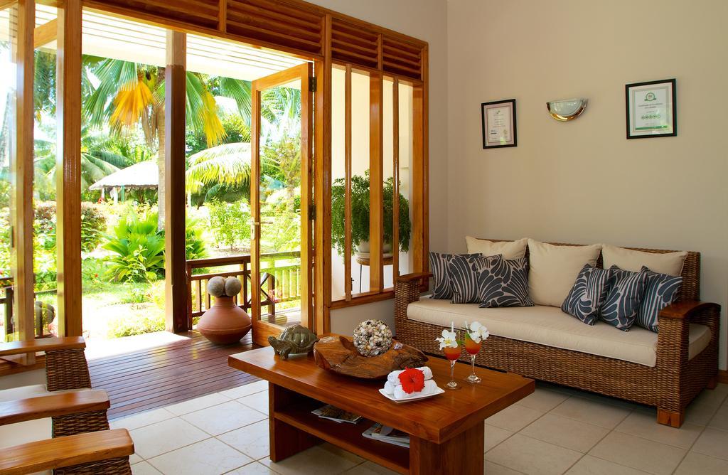 Les Villas D'Or Anse Volbert Village  Exterior photo