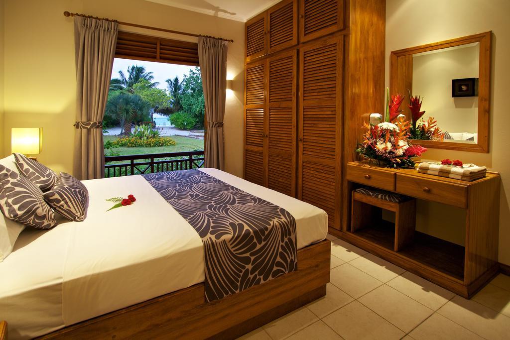 Les Villas D'Or Anse Volbert Village  Exterior photo