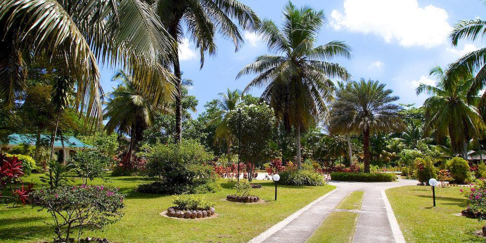 Les Villas D'Or Anse Volbert Village  Exterior photo